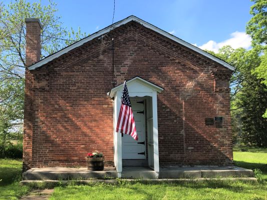Holcombville School House historical marker